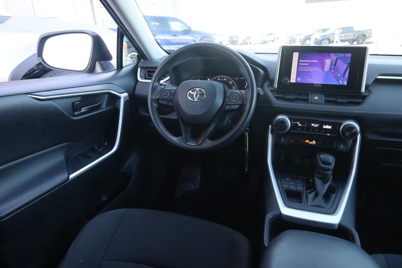 Toyota RAV4 Vehicle Full-screen Gallery Image 20