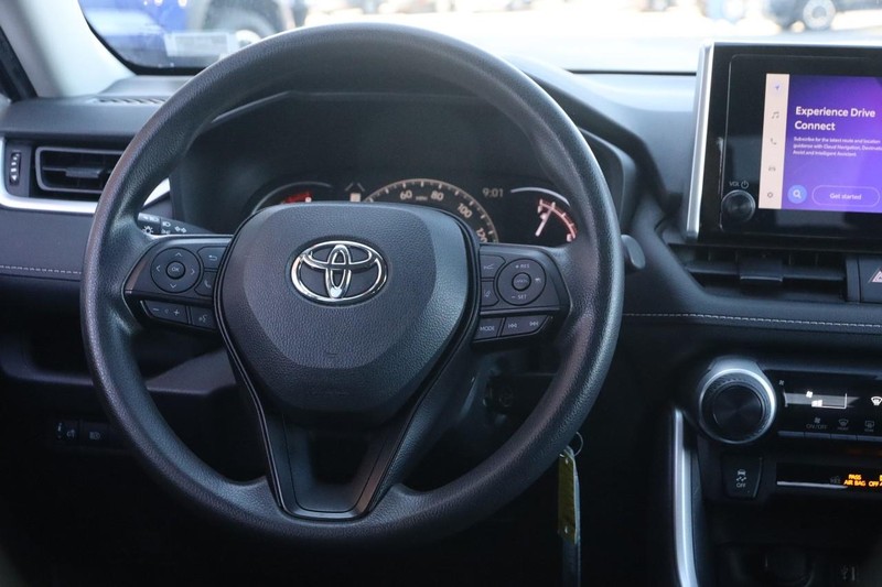 Toyota RAV4 Vehicle Full-screen Gallery Image 21