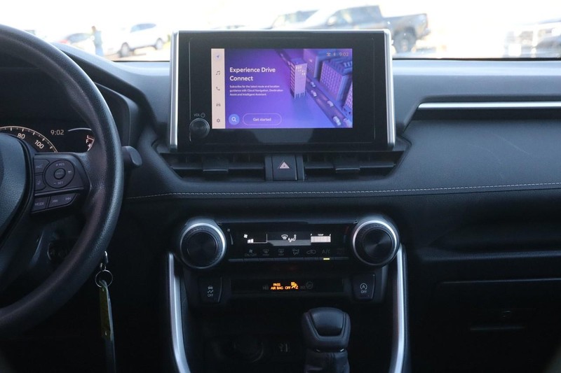 Toyota RAV4 Vehicle Full-screen Gallery Image 22