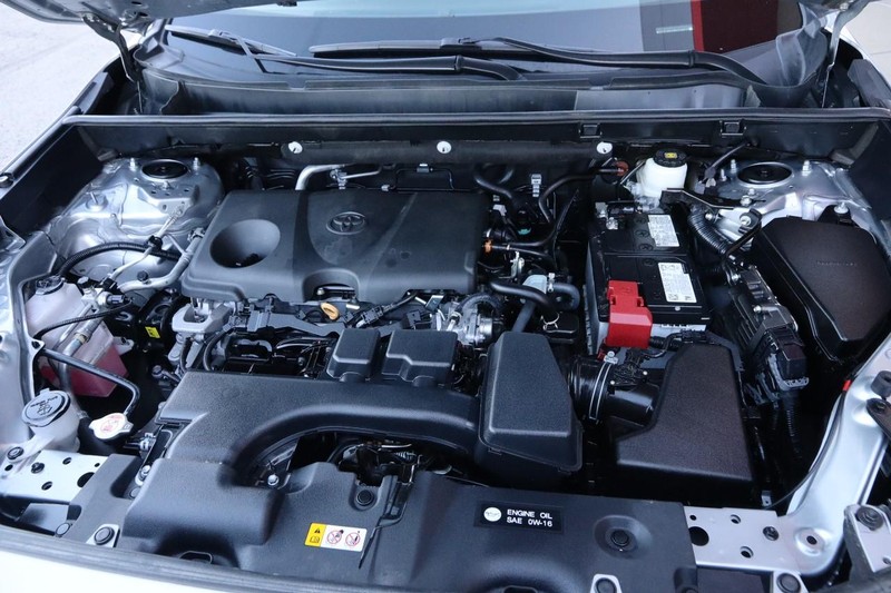 Toyota RAV4 Vehicle Full-screen Gallery Image 25