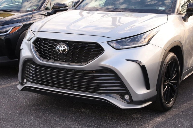 Toyota Highlander Vehicle Full-screen Gallery Image 5