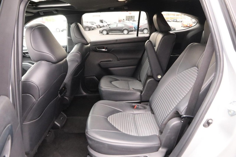 Toyota Highlander Vehicle Image 13