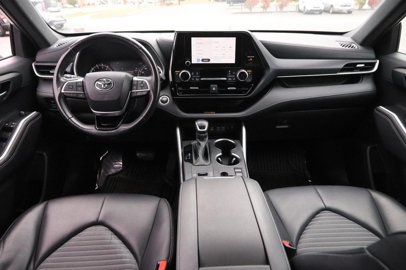 Toyota Highlander Vehicle Image 26