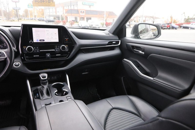 Toyota Highlander Vehicle Image 30