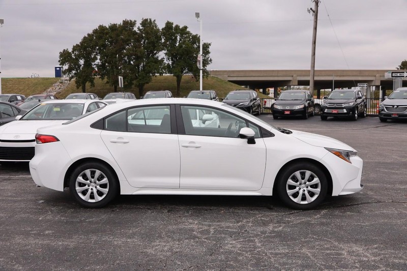 Toyota Corolla Vehicle Full-screen Gallery Image 5