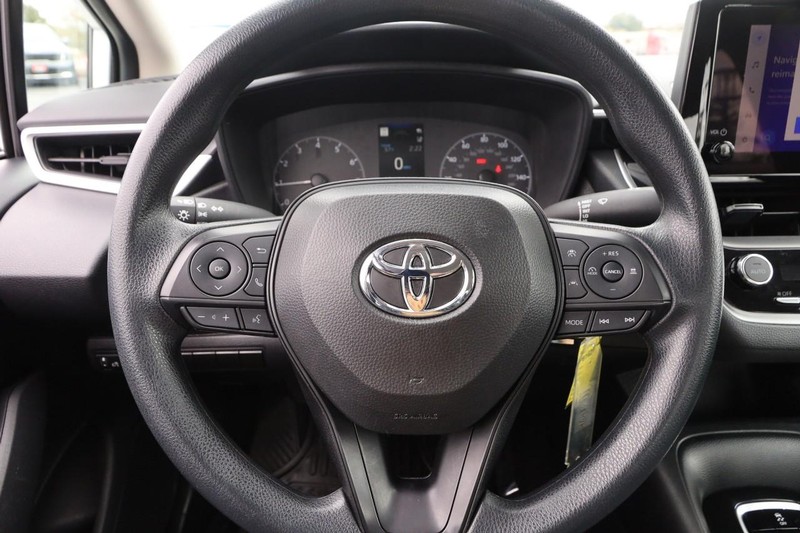 Toyota Corolla Vehicle Full-screen Gallery Image 10