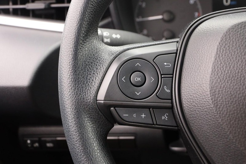 Toyota Corolla Vehicle Full-screen Gallery Image 11