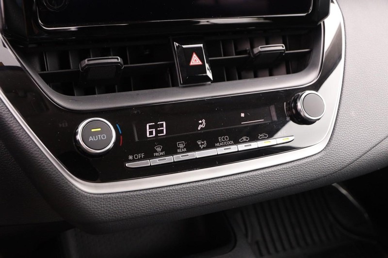 Toyota Corolla Vehicle Full-screen Gallery Image 16