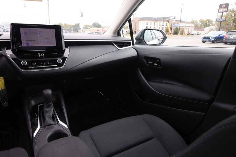 Toyota Corolla Vehicle Full-screen Gallery Image 22