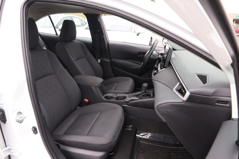 Toyota Corolla Vehicle Full-screen Gallery Image 23