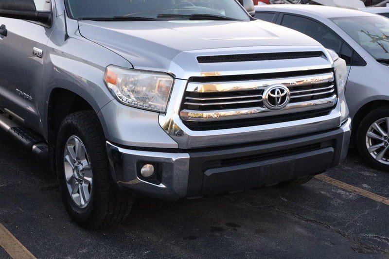 Toyota Tundra 4WD Vehicle Full-screen Gallery Image 2