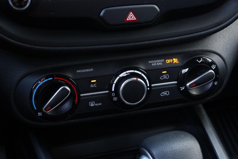Kia Soul Vehicle Full-screen Gallery Image 16