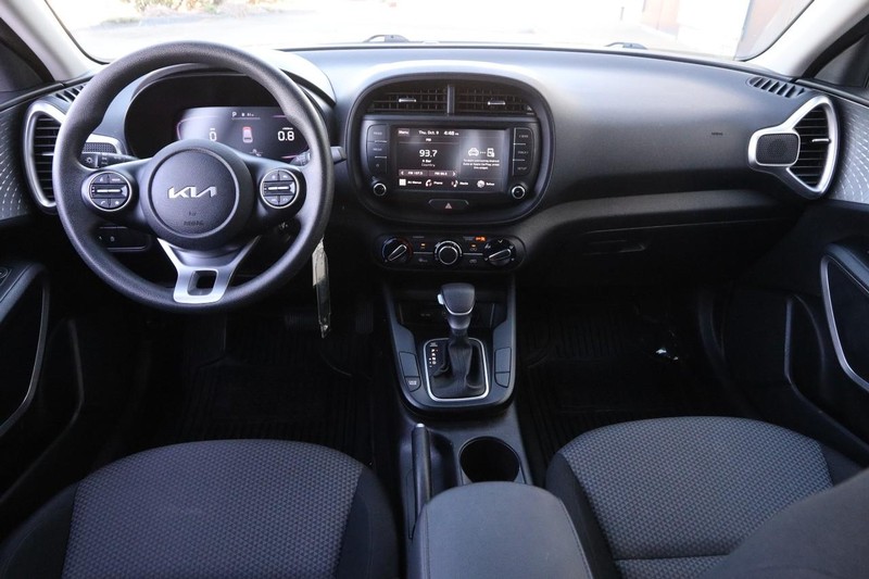 Kia Soul Vehicle Full-screen Gallery Image 18