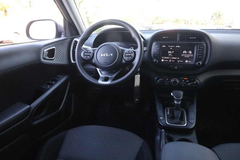 Kia Soul Vehicle Full-screen Gallery Image 19