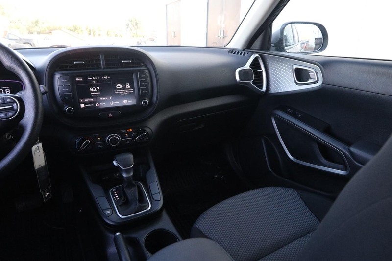 Kia Soul Vehicle Full-screen Gallery Image 22