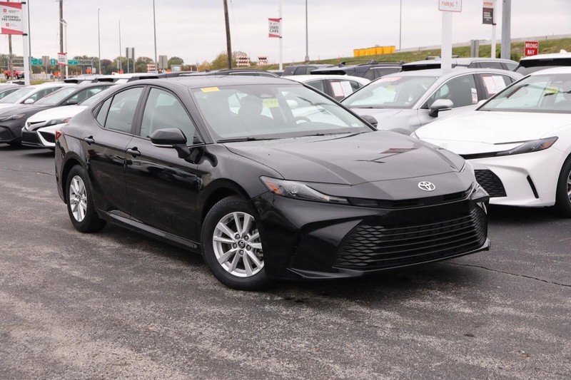 Toyota Camry Vehicle Full-screen Gallery Image 2