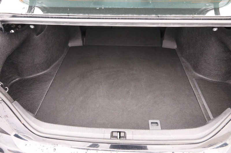 Toyota Camry Vehicle Full-screen Gallery Image 7