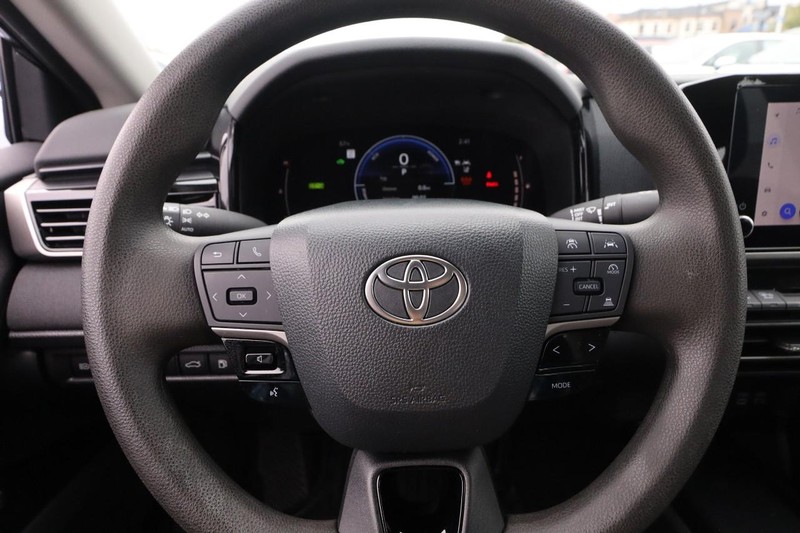 Toyota Camry Vehicle Full-screen Gallery Image 10