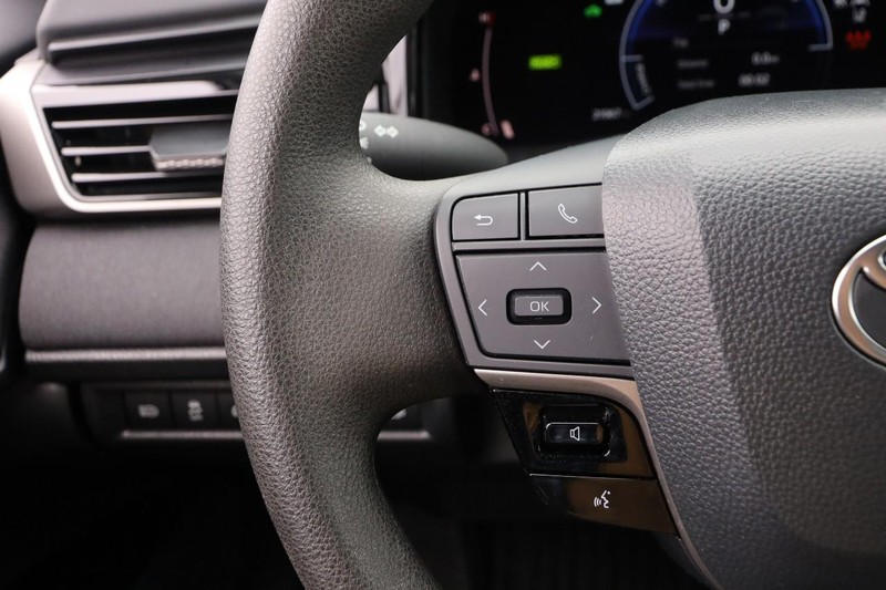 Toyota Camry Vehicle Full-screen Gallery Image 11