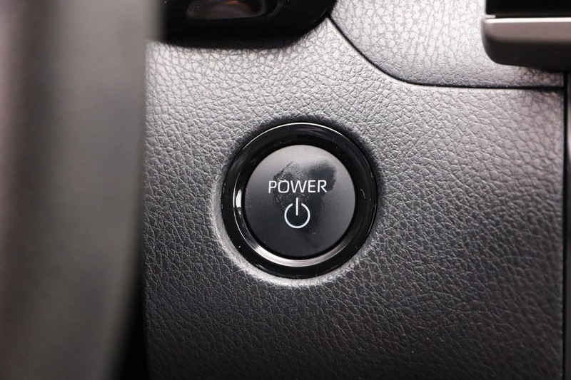 Toyota Camry Vehicle Full-screen Gallery Image 14