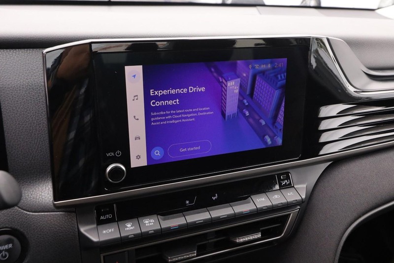 Toyota Camry Vehicle Full-screen Gallery Image 15