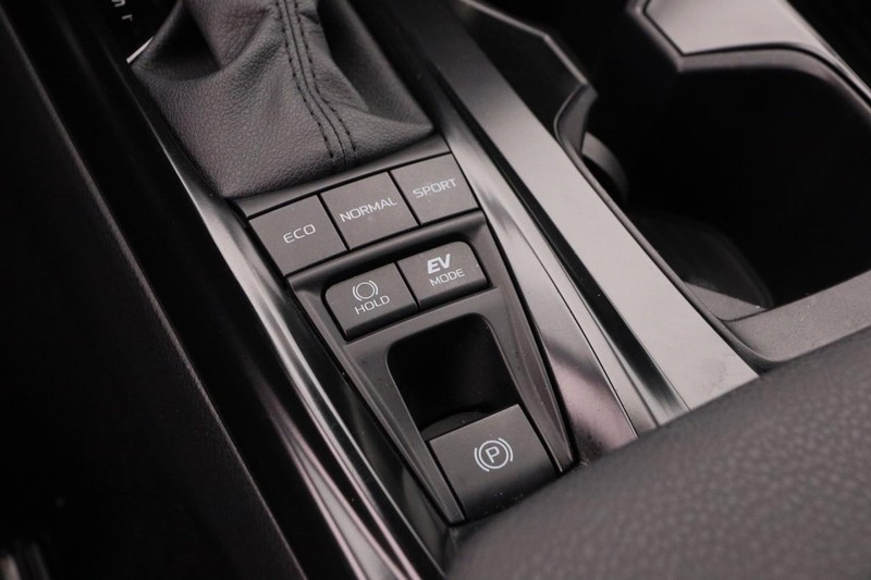 Toyota Camry Vehicle Full-screen Gallery Image 18