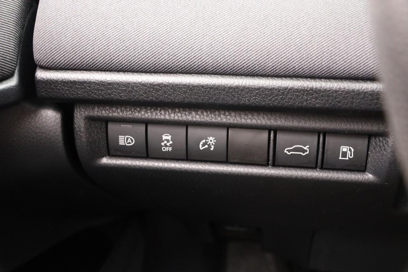 Toyota Camry Vehicle Full-screen Gallery Image 20