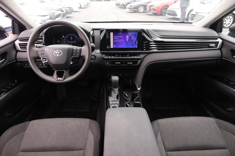 Toyota Camry Vehicle Full-screen Gallery Image 21
