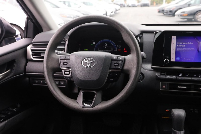 Toyota Camry Vehicle Full-screen Gallery Image 23