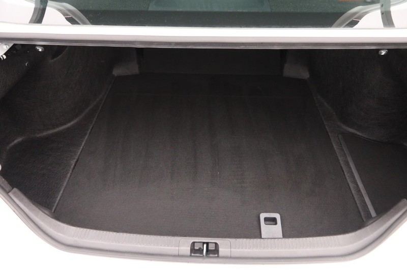 Toyota Camry Vehicle Full-screen Gallery Image 7