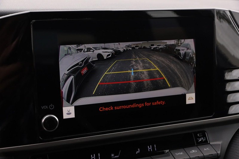 Toyota Camry Vehicle Full-screen Gallery Image 16