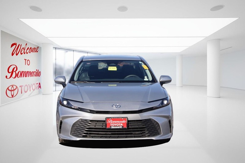 Toyota Camry Vehicle Image 04