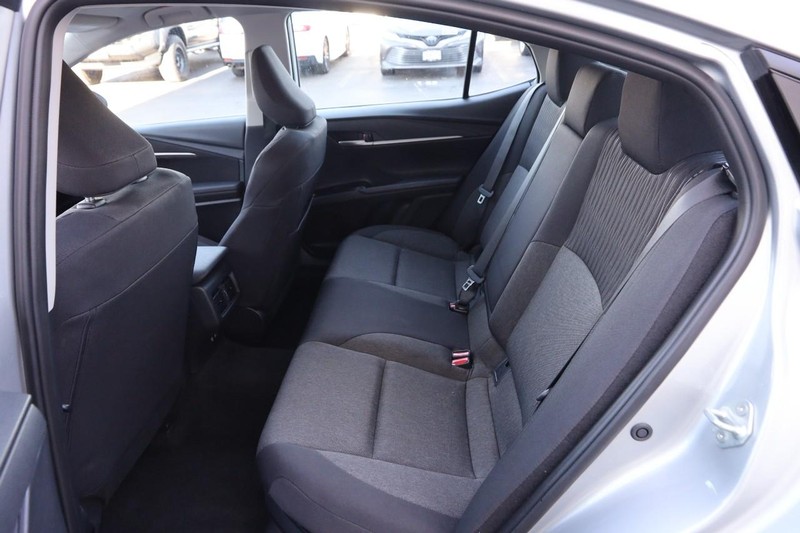 Toyota Camry Vehicle Image 09