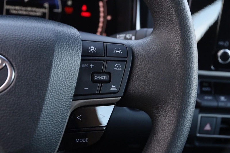 Toyota Camry Vehicle Image 12