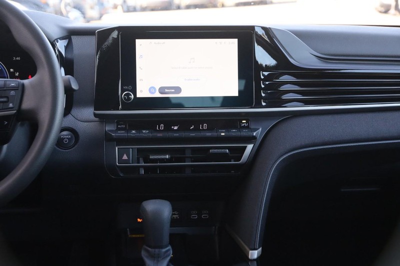 Toyota Camry Vehicle Image 25