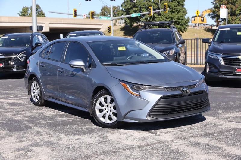 Toyota Corolla Vehicle Full-screen Gallery Image 2