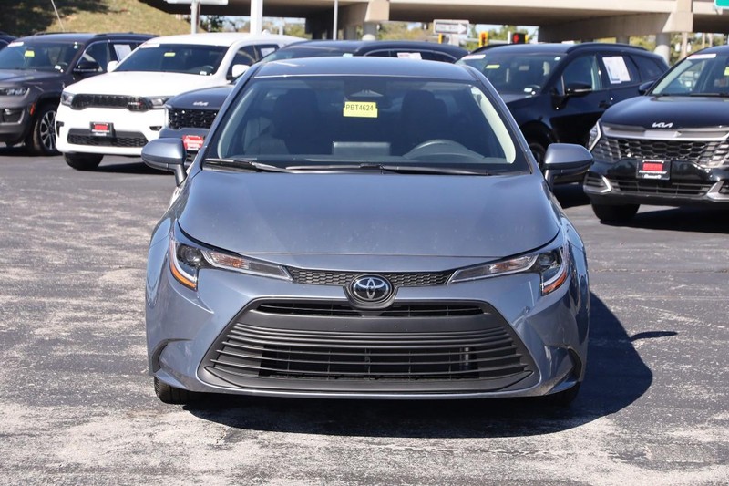 Toyota Corolla Vehicle Full-screen Gallery Image 4