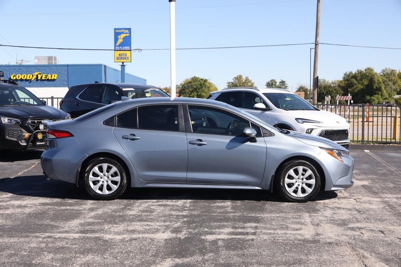 Toyota Corolla Vehicle Full-screen Gallery Image 5