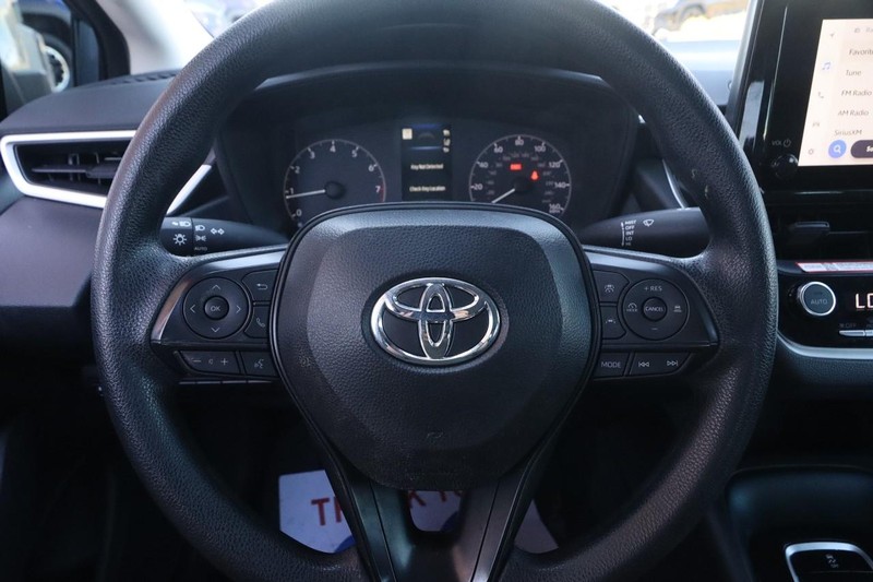 Toyota Corolla Vehicle Full-screen Gallery Image 10