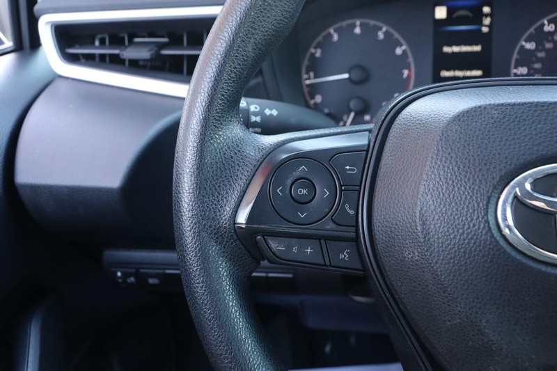 Toyota Corolla Vehicle Full-screen Gallery Image 11