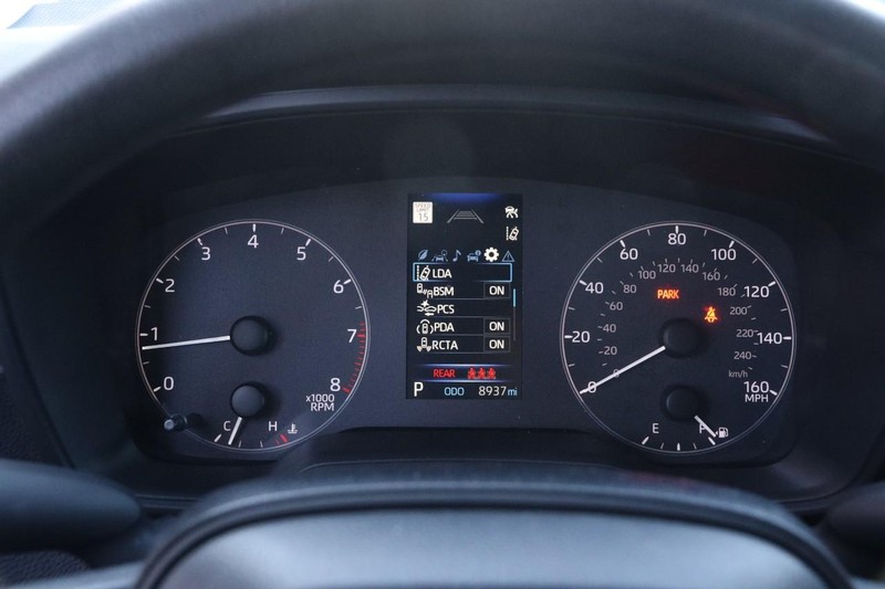 Toyota Corolla Vehicle Full-screen Gallery Image 13