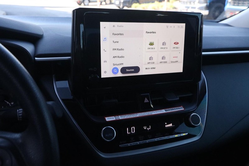 Toyota Corolla Vehicle Full-screen Gallery Image 15