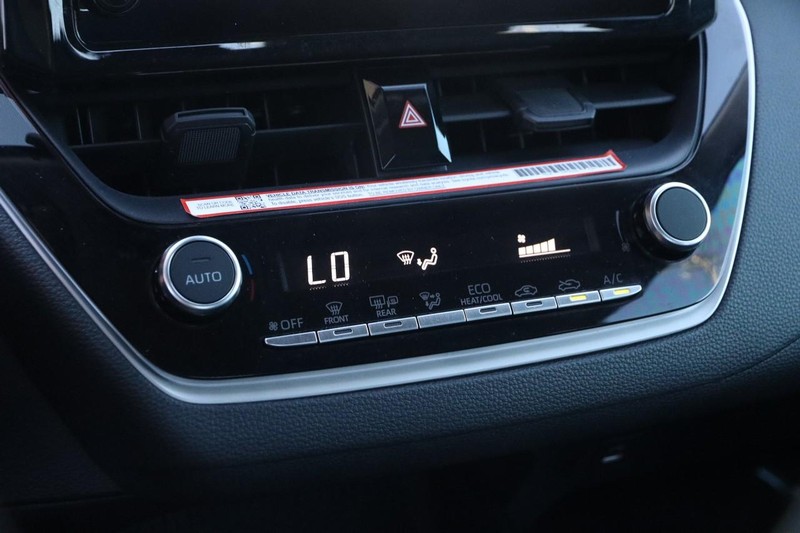 Toyota Corolla Vehicle Full-screen Gallery Image 17