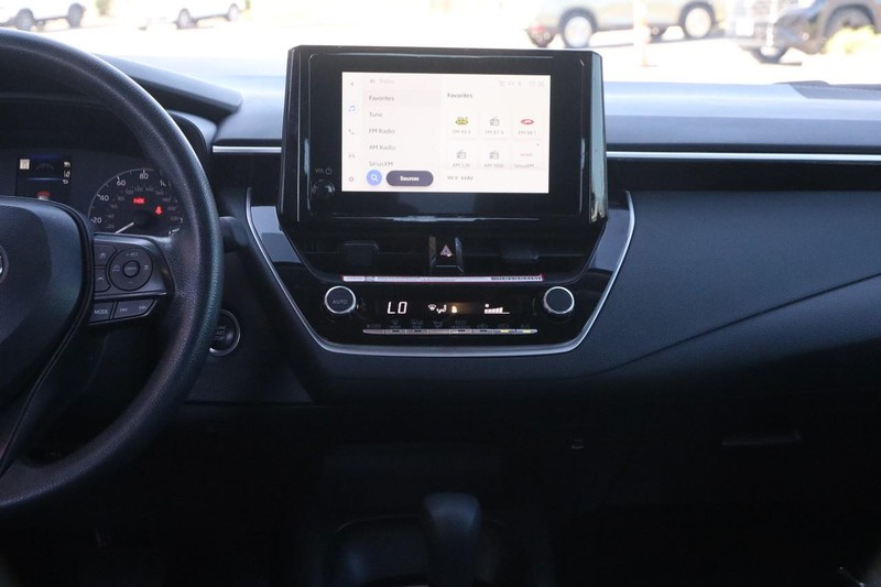 Toyota Corolla Vehicle Full-screen Gallery Image 21