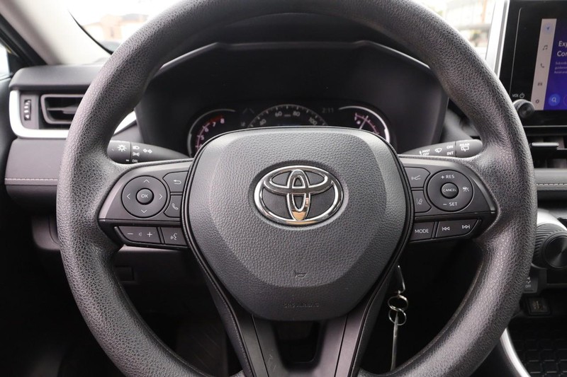 Toyota RAV4 Vehicle Full-screen Gallery Image 10