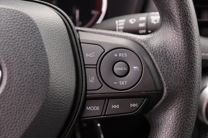 Toyota RAV4 Vehicle Full-screen Gallery Image 12