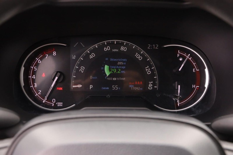 Toyota RAV4 Vehicle Full-screen Gallery Image 13