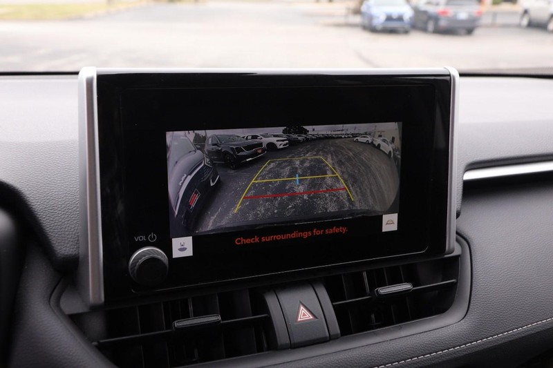 Toyota RAV4 Vehicle Full-screen Gallery Image 15