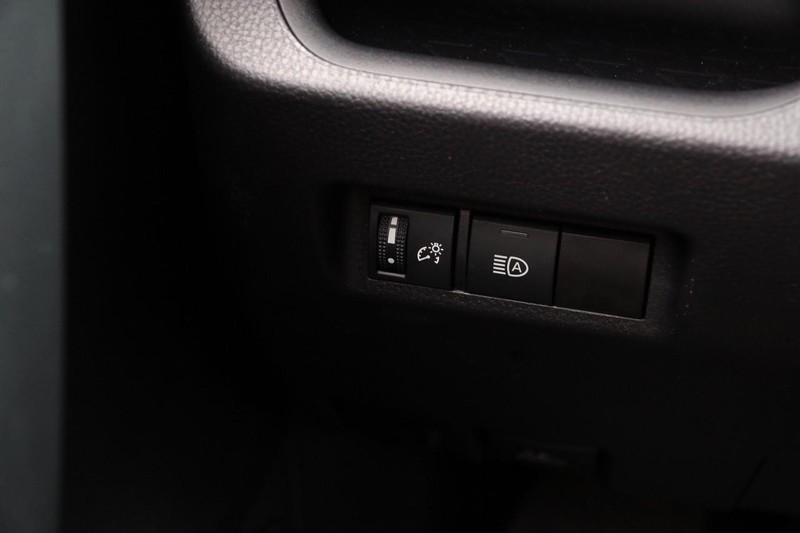 Toyota RAV4 Vehicle Full-screen Gallery Image 18