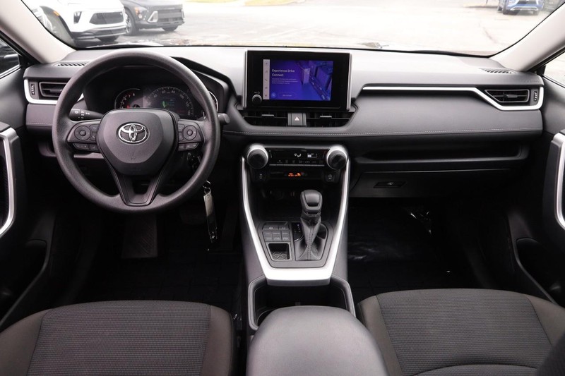 Toyota RAV4 Vehicle Full-screen Gallery Image 19